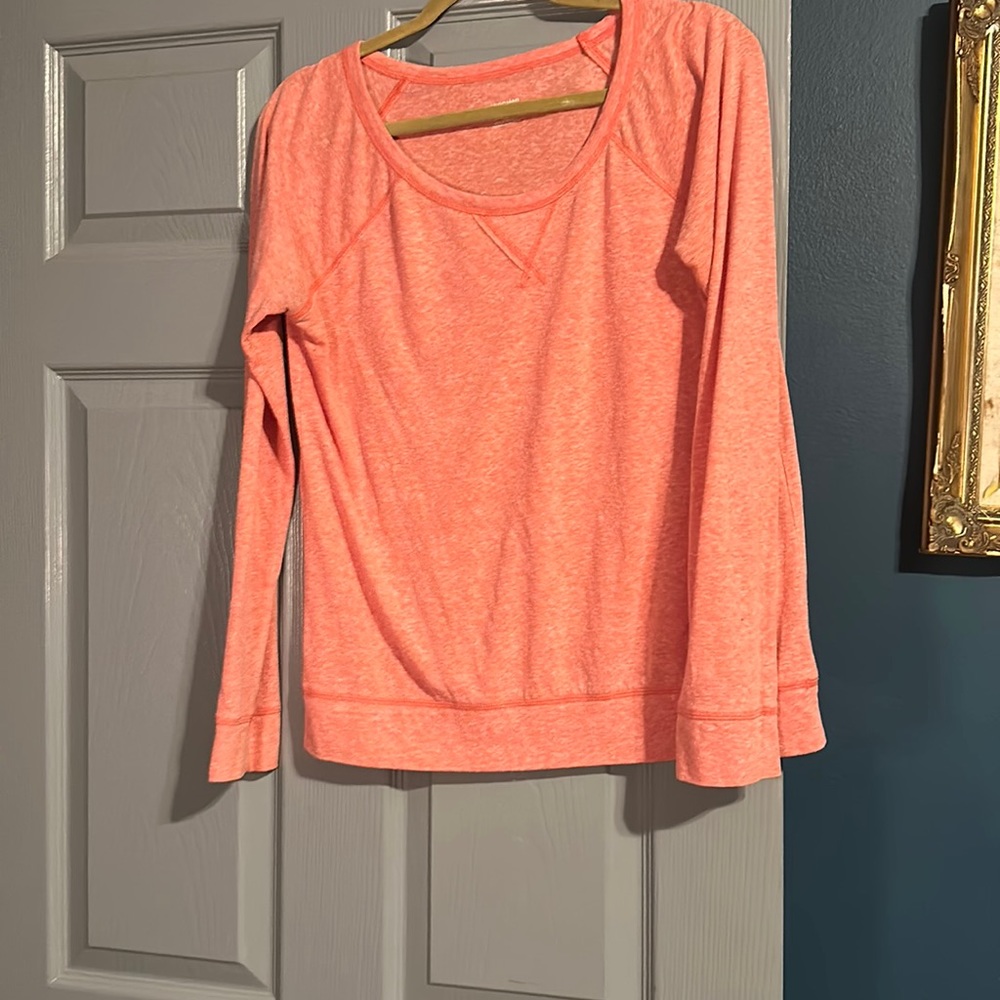 Heather red. Large. Mossimo. Three quarter length sleeve.